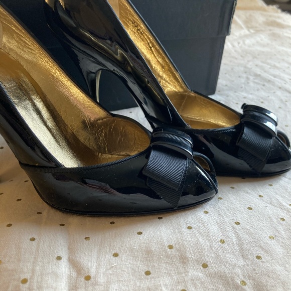 Dolce & Gabbana black patent leather peep toe heel - Picture 2 of 7